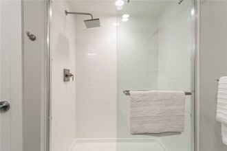 205 Lakeshore Dr in Canandaigua, NY - Building Photo - Building Photo