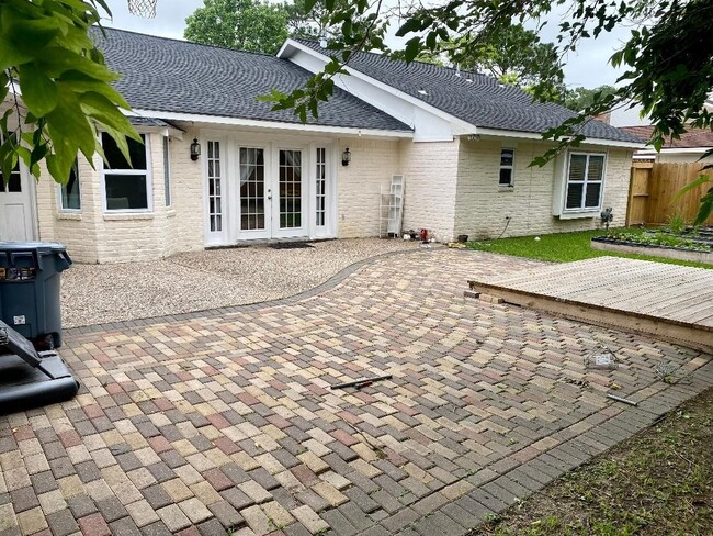 property at 2419 Briarlee Dr