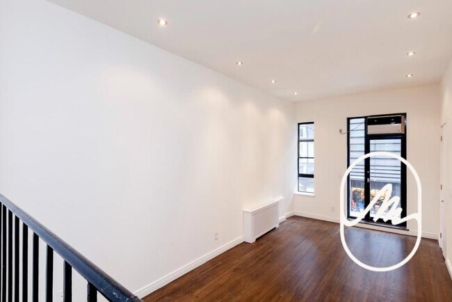 property at 10 E 13th St