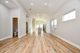 8132 Sunbury St in Houston, TX - Building Photo - Building Photo