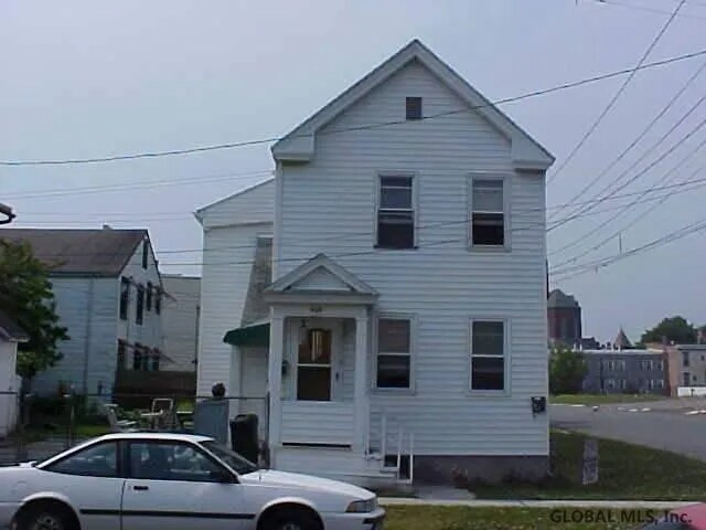 408 24th St in Watervliet, NY - Building Photo