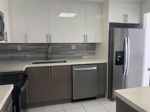 18081 Biscayne Blvd, Unit 703 in Aventura, FL - Building Photo - Building Photo