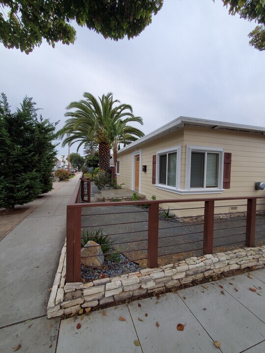 421 N Ditmar St, Unit A in Oceanside, CA - Building Photo