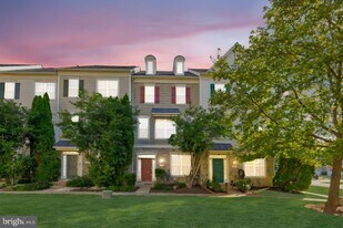 743 Collington Ct in Woodbridge, VA - Building Photo