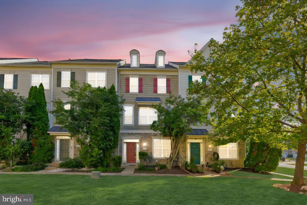 743 Collington Ct in Woodbridge, VA - Building Photo