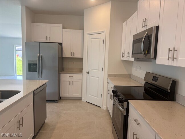 17616 Paradiso Wy in North Fort Myers, FL - Building Photo - Building Photo