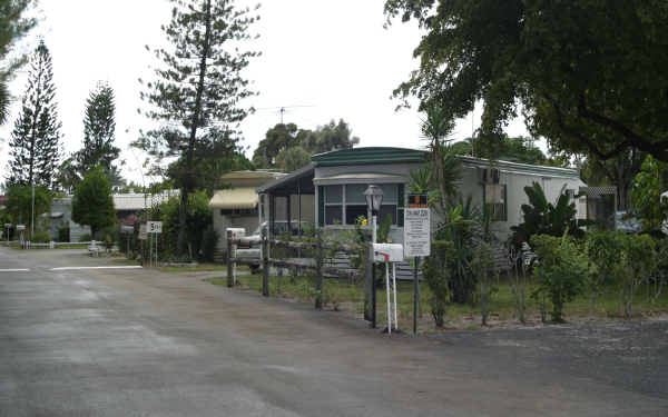 Paradise Mobile Home Park in Palm Springs, FL - Building Photo - Building Photo