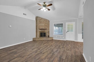 9611 Huntington Hill Dr in Houston, TX - Building Photo - Building Photo