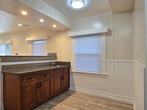 450 S Shoreline Blvd, Unit A in Mountain View, CA - Building Photo - Building Photo