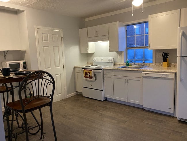 property at 102 1/2 3rd Ave SW