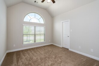 204 Upland Dr in Waller, TX - Building Photo - Building Photo