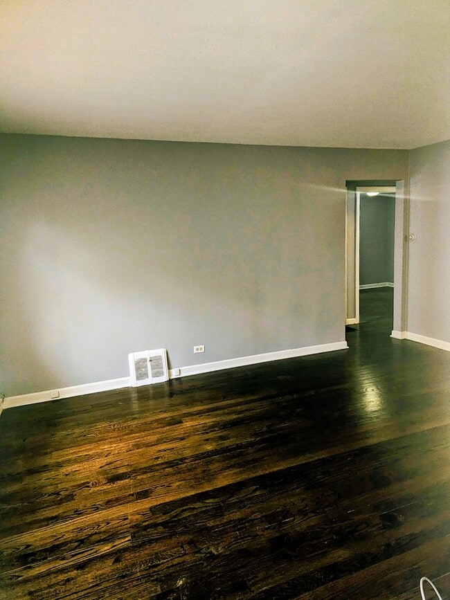 7632 S Jeffery Blvd in Chicago, IL - Building Photo - Building Photo