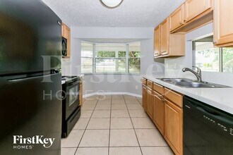 2202 SE Montauk St in Port St. Lucie, FL - Foto de edificio - Building Photo