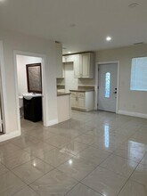 19158 Schoenborn St in Northridge, CA - Foto de edificio - Building Photo