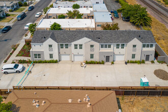 465 E Santa Fe Ave in Pittsburg, CA - Building Photo - Building Photo