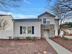 573 W Oaks Dr in Woodstock, GA - Building Photo