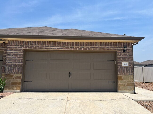 105 Stacy Ln in Canyon Lake, TX - Building Photo - Building Photo