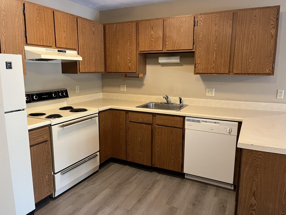 122 Burke Ave in Holland, MI - Building Photo