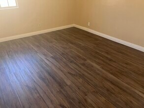 1423 W 106th St, Unit 203 in Los Angeles, CA - Building Photo - Building Photo