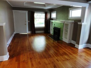 1910 4th Ave W in Seattle, WA - Building Photo - Building Photo