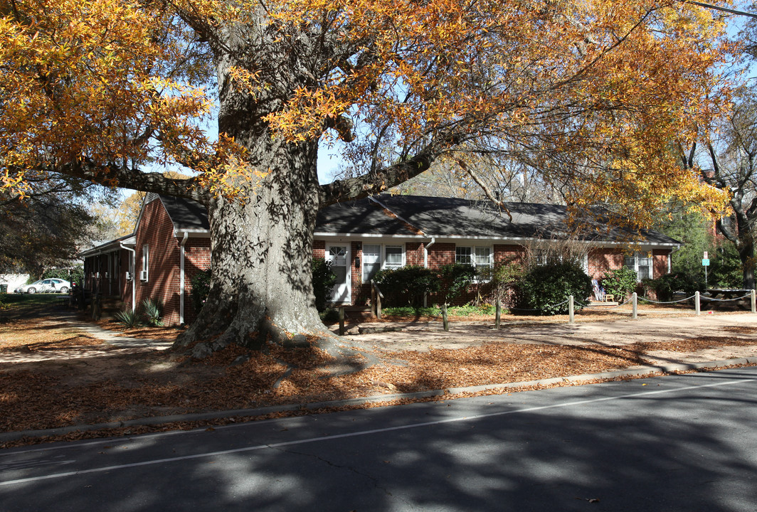 416 W Cameron Ave in Chapel Hill, NC - Building Photo