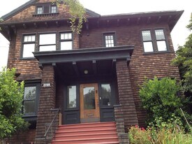 2727 Hillegass Ave in Berkeley, CA - Building Photo