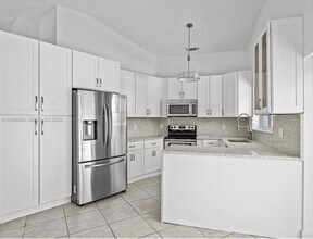 1975 NW 191st Ave in Pembroke Pines, FL - Building Photo - Building Photo