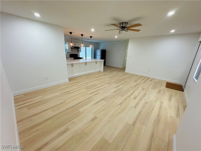 1387 Hernando St in Naples, FL - Foto de edificio - Building Photo