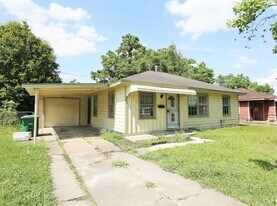 5137 Chennault Rd in Houston, TX - Building Photo