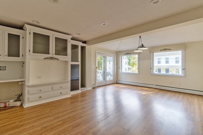 7 Starr Pl in East Hampton, CT - Building Photo - Building Photo