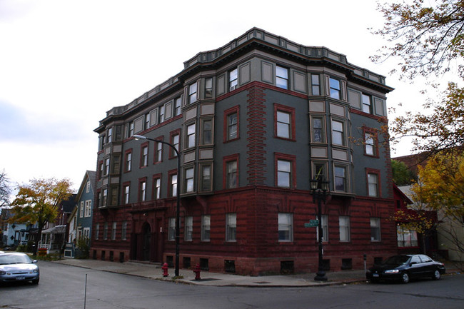 214 Allen St in Buffalo, NY - Foto de edificio - Building Photo