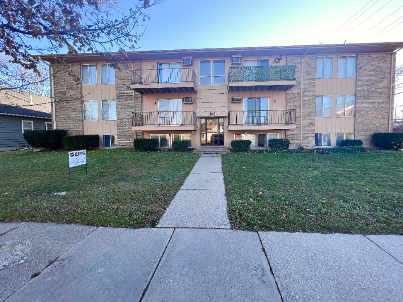 1016 E Greenlawn Ave-Unit -#7 in Lansing, MI - Building Photo
