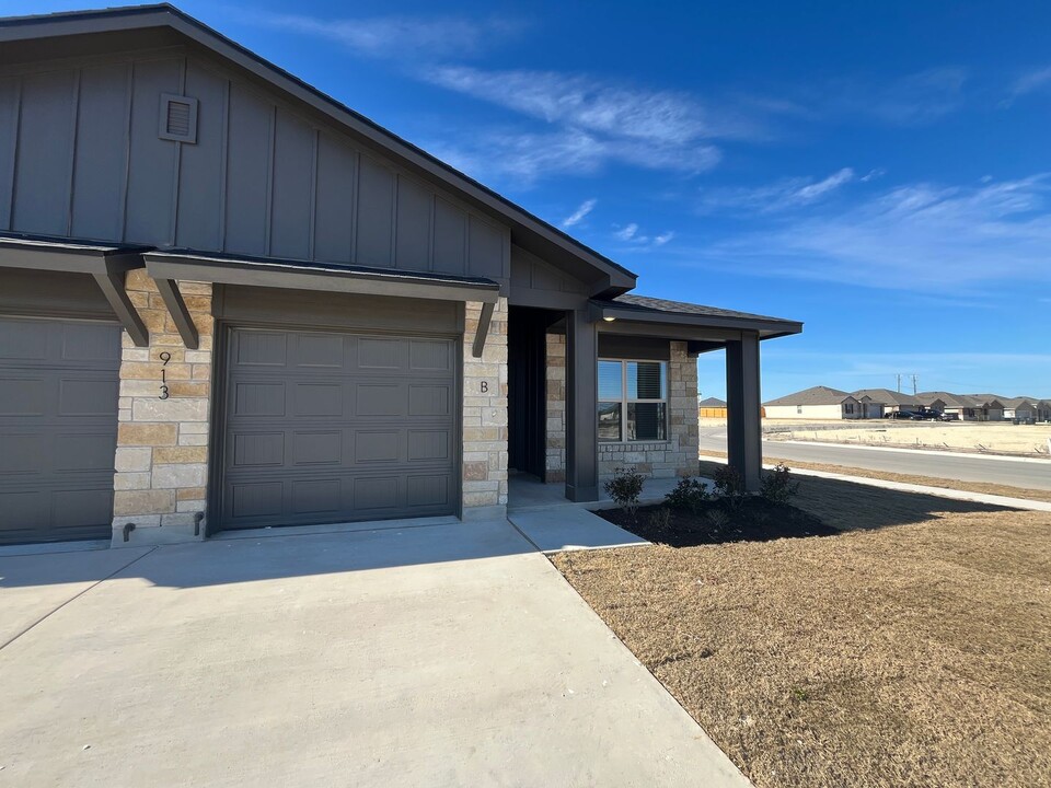 913 Switchgrass in Killeen, TX - Building Photo