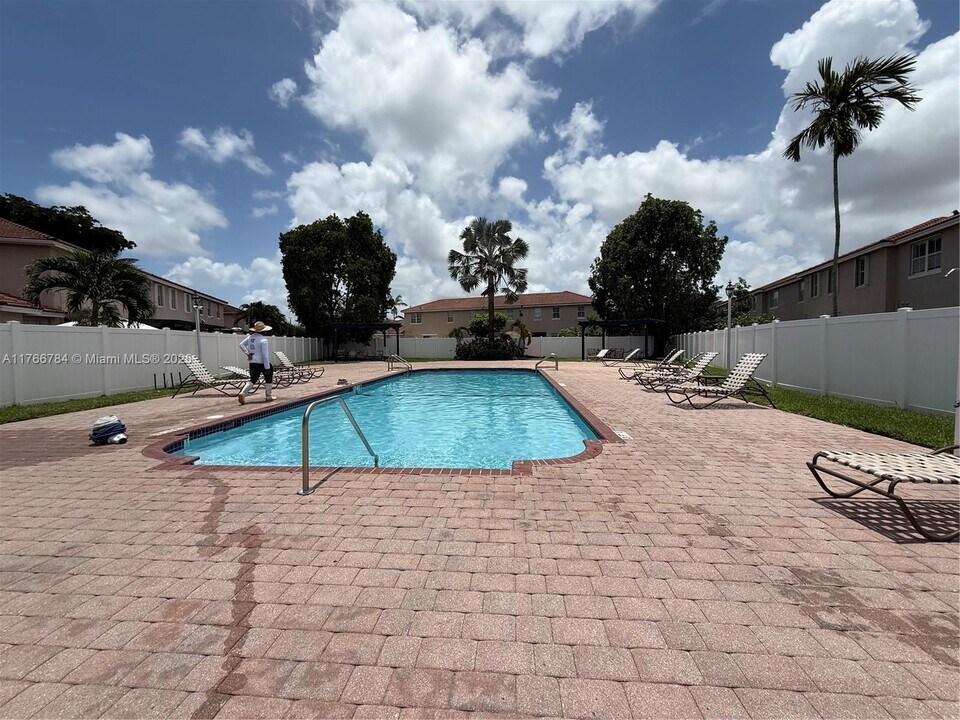 13745 SW 276th St in Homestead, FL - Building Photo