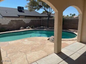 10235 W Georgia Ave in Glendale, AZ - Foto de edificio - Building Photo