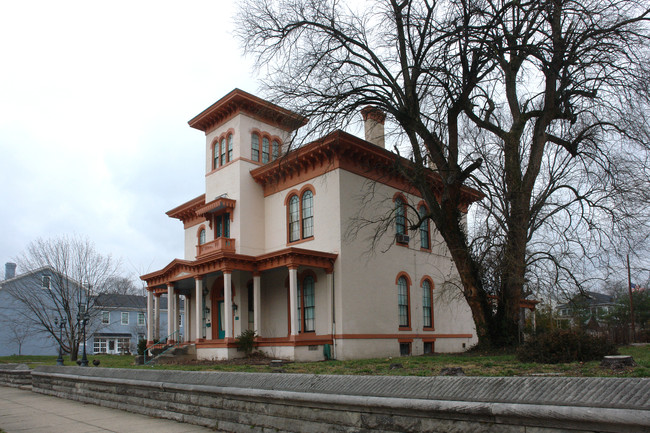 1003 E Main St in New Albany, IN - Building Photo - Building Photo