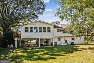 8907 Captains Row in Alexandria, VA - Building Photo - Building Photo