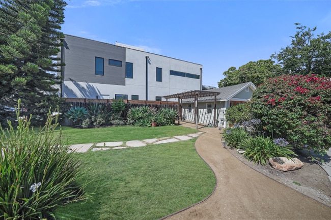 3574 Helms Ave in Culver City, CA - Building Photo - Building Photo