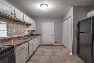 587 Cedar Ave NW-Unit -Unit B in Atlanta, GA - Building Photo - Building Photo