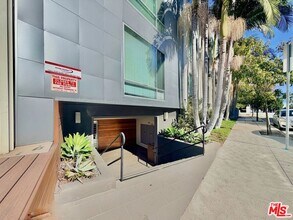 5805 W 8th St in Los Angeles, CA - Foto de edificio - Building Photo