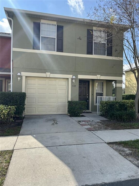 572 Cresting Oak Cir in Orlando, FL - Building Photo