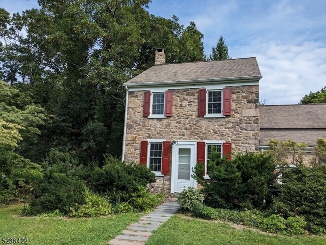 property at 14 Sandbrook Headquarters Rd