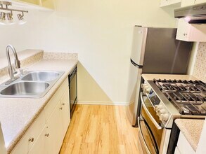 7801 Shoal Creek Blvd in Austin, TX - Building Photo - Building Photo