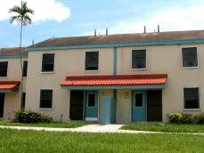Arthur Mays Villas in Miami, FL - Foto de edificio