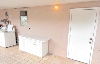 236 E 14th St in Hialeah, FL - Building Photo - Building Photo
