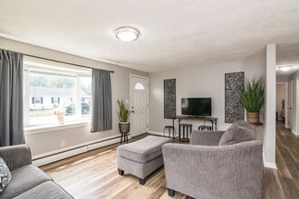 60 Gatewood Rd in Springfield, MA - Building Photo - Building Photo