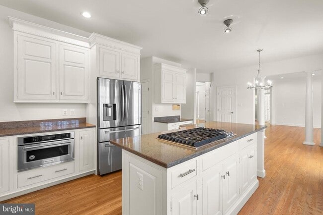 6058 Sugarstone Ct in McLean, VA - Building Photo - Building Photo