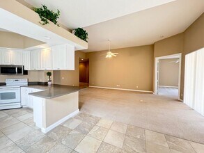 8264 Pine Cay Rd in Wellington, FL - Building Photo - Building Photo