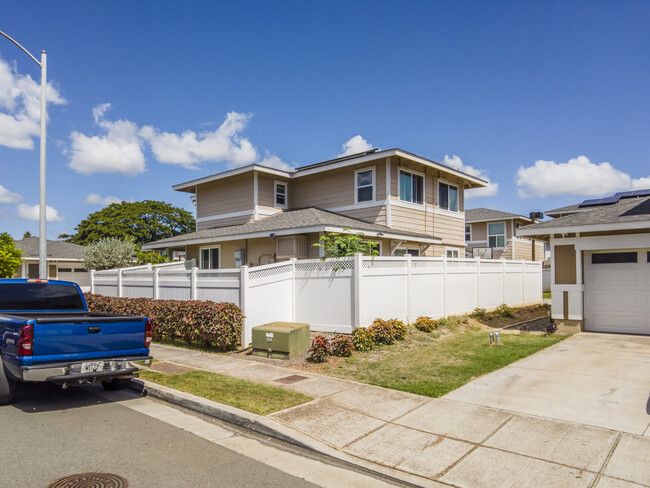 Makalii at Kapolei