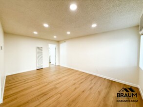 6612 Sylmar Ave in Los Angeles, CA - Foto de edificio - Building Photo